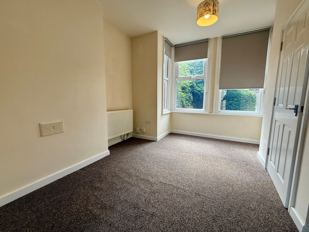 Lot: 163 - FREEHOLD INVESTMENT COMPRISING FIVE FLATS - Flat A Living area